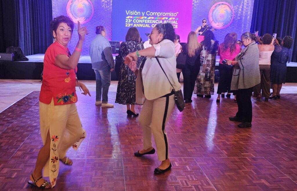 Promotoras danced to the music of violinist Suemy.